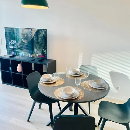 Comfortable 1 Bedroom W Terrace & Parking-chiny1