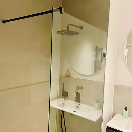 Comfortable 1 Bedroom W Terrace & Parking-chiny1 Appartement