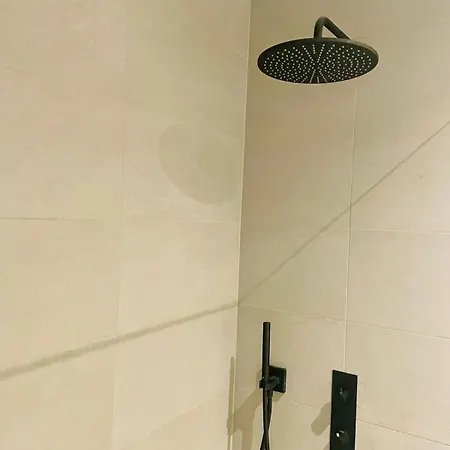 Comfortable 1 Bedroom W Terrace & Parking-chiny1
