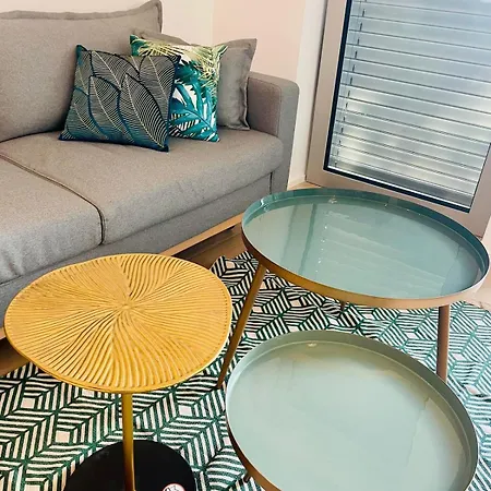 Comfortable 1 Bedroom W Terrace & Parking-chiny1 Appartement