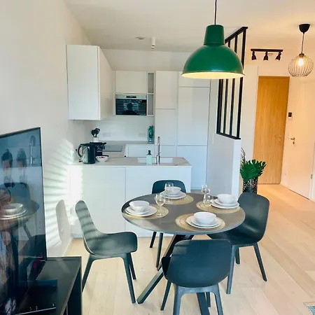 Comfortable 1 Bedroom W Terrace & Parking-chiny1